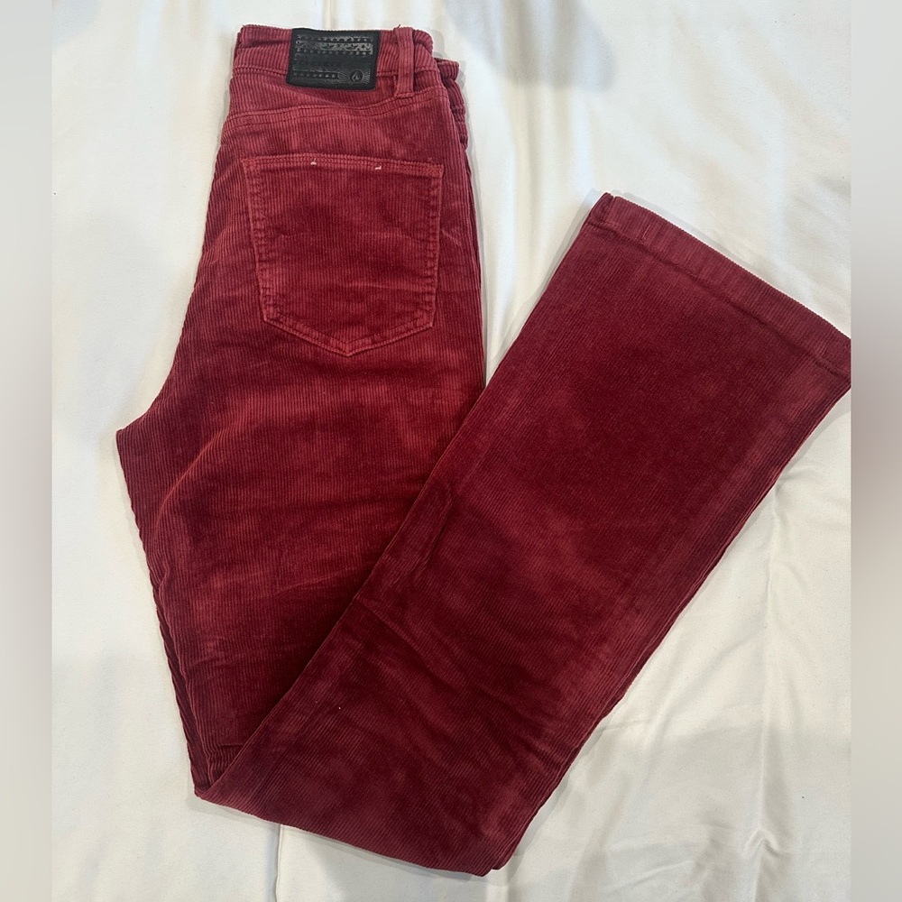 🩵 red corduroy volcom pants